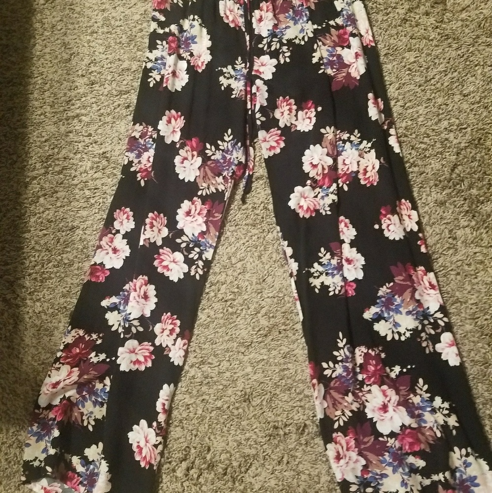 Black floral flowy pants - Picture 2 of 3